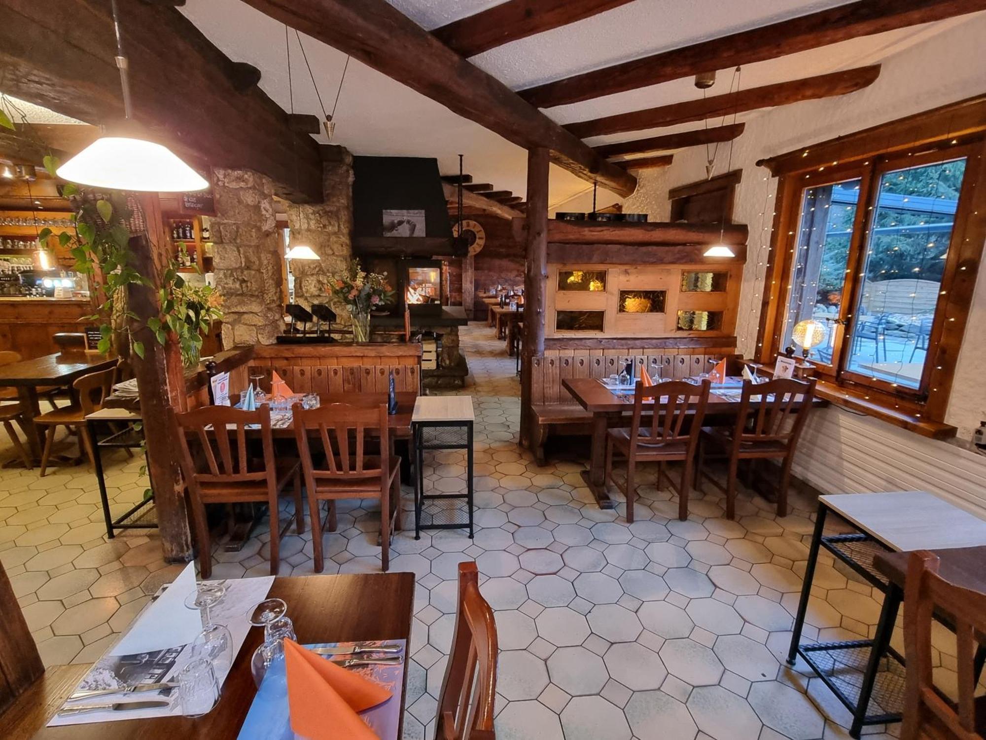 Le Catogne Hotel Orsières Екстериор снимка